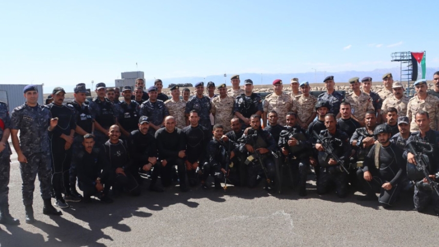 المفتش العام يتفقد مجموعة الضفادع البشرية ويشيد بجاهزيتها العالية في تنفيذ المهام البحرية