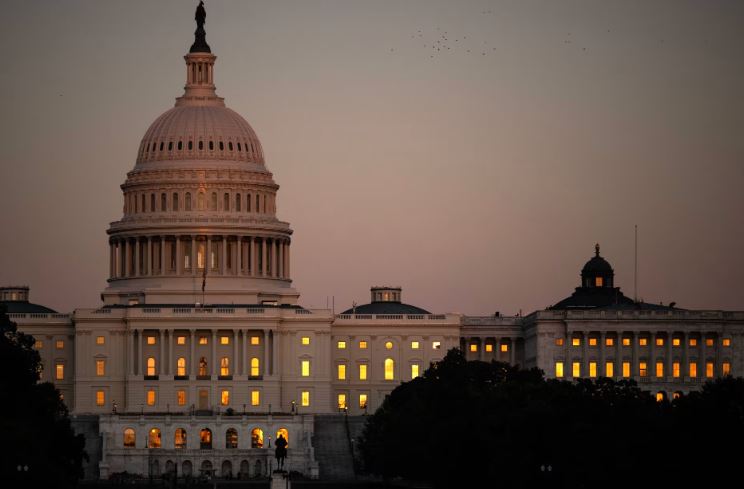 الإغلاق الحكومي في أمريكا يدخل أسبوعه الثاني