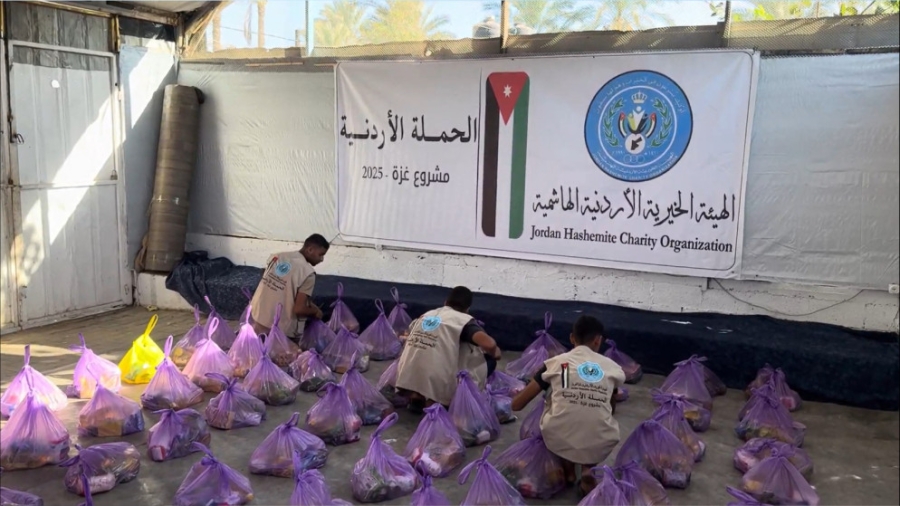 الأردن يواصل دعمه الإغاثي لغزة ويوزع مساعدات على نازحي رفح