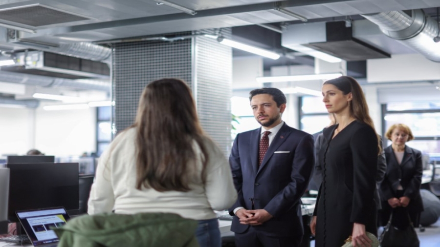 ولي العهد يبحث في باريس توسيع التعاون مع شبكة 42 لتطوير مهارات الشباب في البرمجة