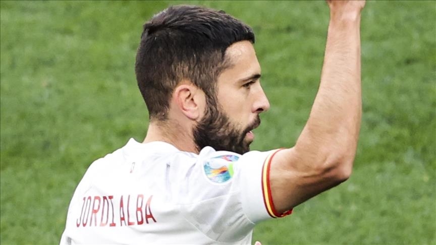 جوردي ألبا يعلن اعتزاله كرة القدم بنهاية الموسم الحالي