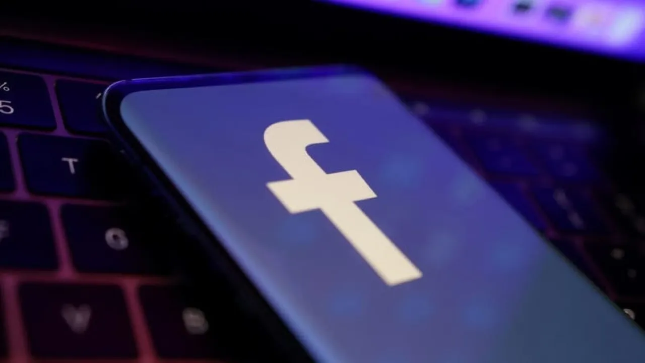 فيسبوك يحدّث خوارزمياته ويمنح المستخدمين التحكم في مقاطع الريلز