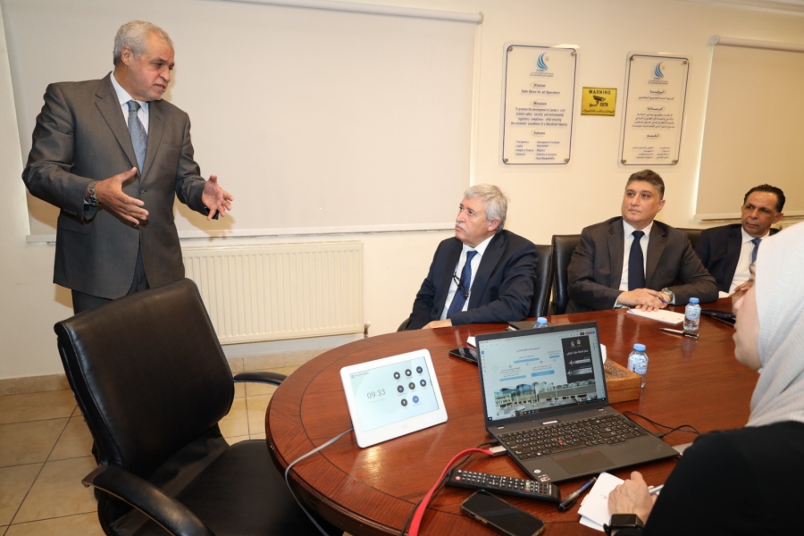 وزير النقل يزور هيئة تنظيم قطاع الطيران المدني