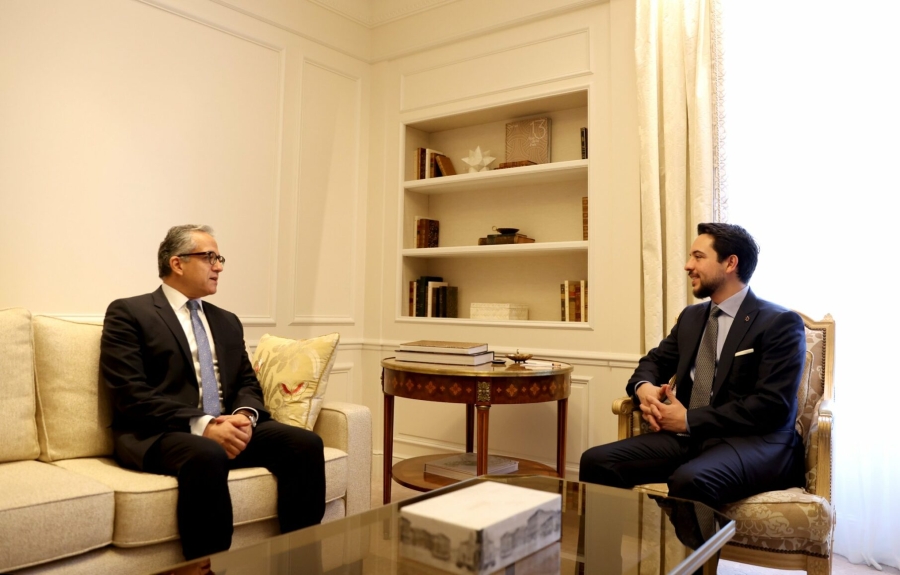 ولي العهد يلتقي في باريس المدير العام المنتخب لمنظمة (اليونسكو)