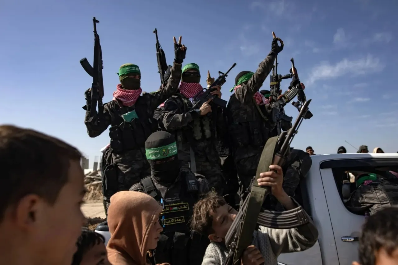 حماس: لن نشارك في حكم غزة.. ورفضٌ لأي طرح لتسليم سلاح المقاومة