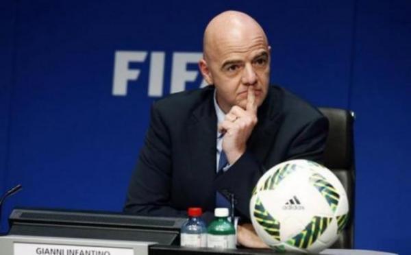 رئيس الفيفا يحذر: كرة القدم في خطر لهذا السبب