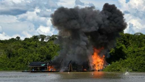 قتلى وجرحى بانفجار ضخم في مصنع ذخيرة بولاية تينيسي الأمريكية