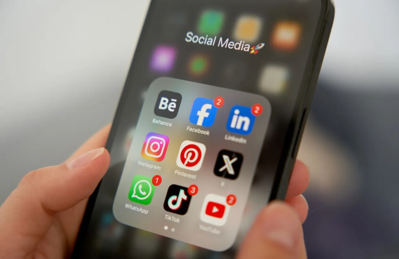 تحذير: التصفح والنشر ليلا يهددان السلامة النفسية