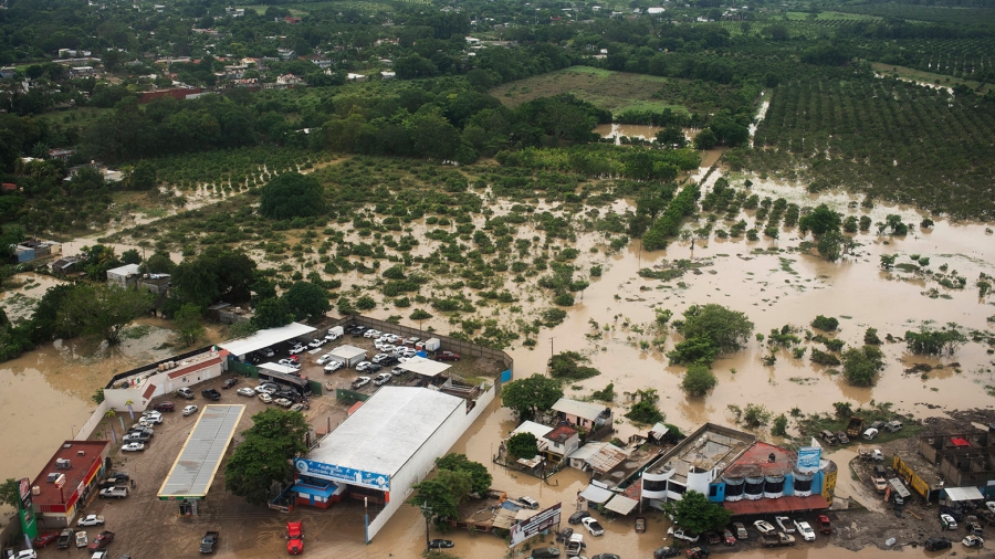 مصرع 40 شخصا بفيضانات المكسيك