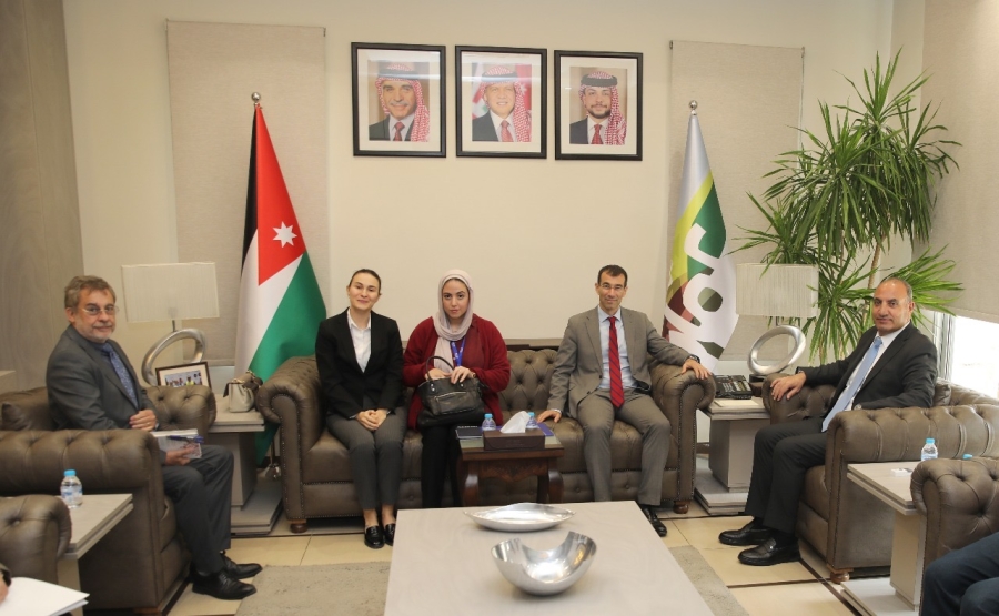الشواربة يلتقي سفير الاتحاد الأوروبي في الأردن