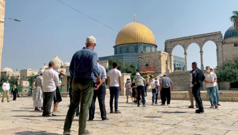 مستوطنون يقتحمون باحات الأقصى ومقام يوسف في نابلس