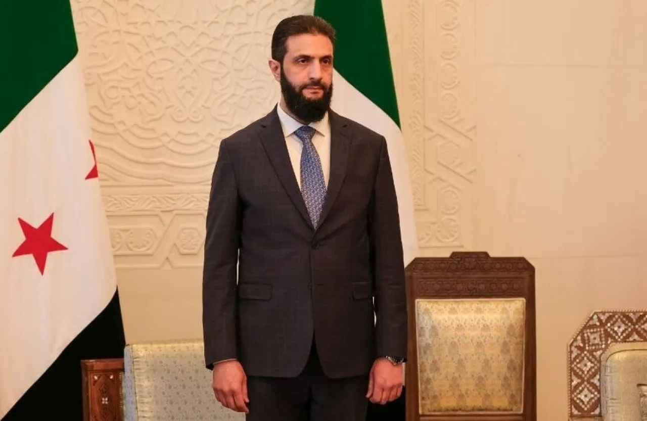 بماذا علق الشرع على وصف ترمب له بالشخص الوسيم والصلب؟