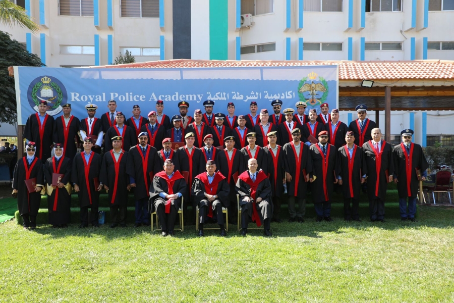 بالصور...اللواء المعايطة يرعى حفل تخريج الفوج العشرين من طلبة الماجستير في أكاديمية الشرطة الملكية