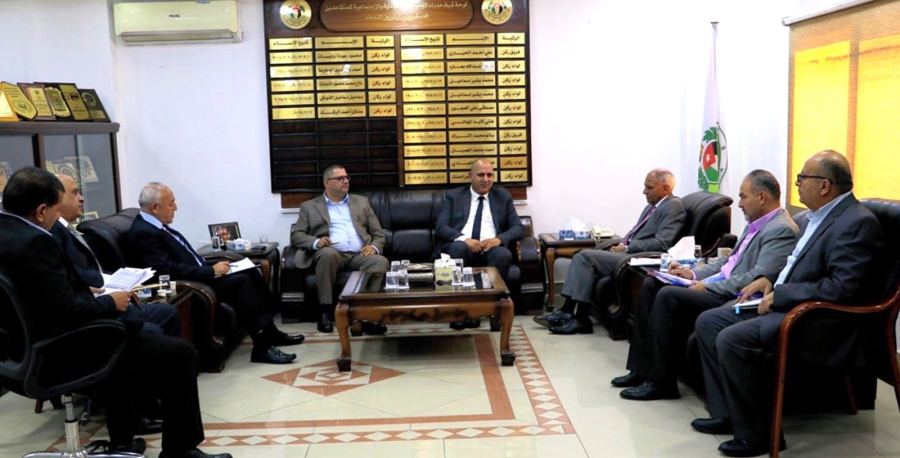 بحث سبل تعزيز التعاون بين المتقاعدين العسكريين وهيئة النقل البري في مشاريع النقل