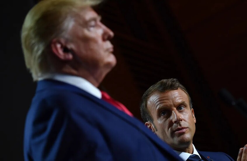 مصافحة غريبة بين ترامب وماكرون تسرق الأضواء في قمة السلام