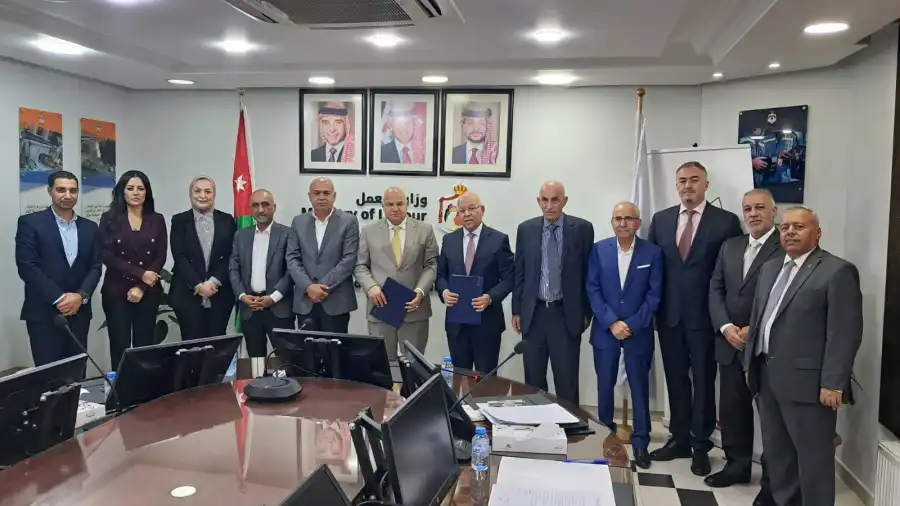 وزارة العمل والنقابة اللوجستية توقعان اتفاقية لتأهيل وتشغيل الشباب في قطاع النقل والشحن