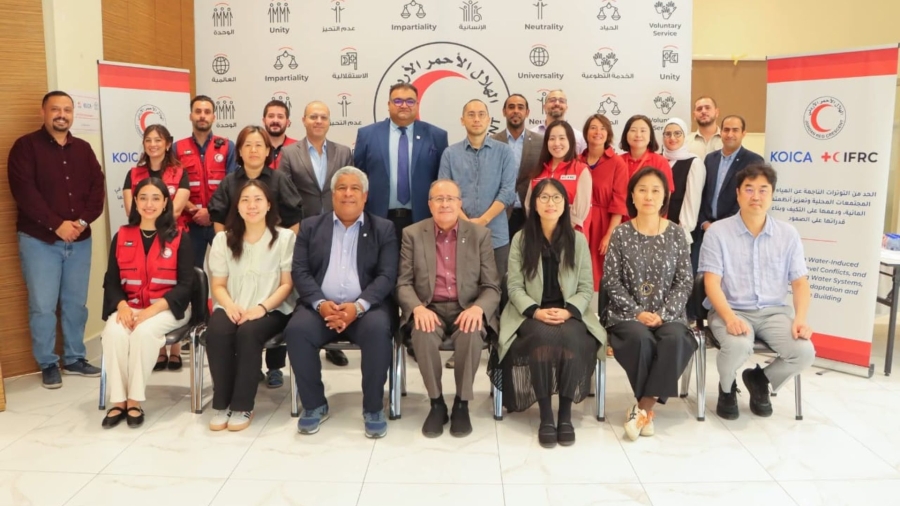 وفد من وكالة كويكا وجامعة إيها للإناث يزور الهلال الأحمر