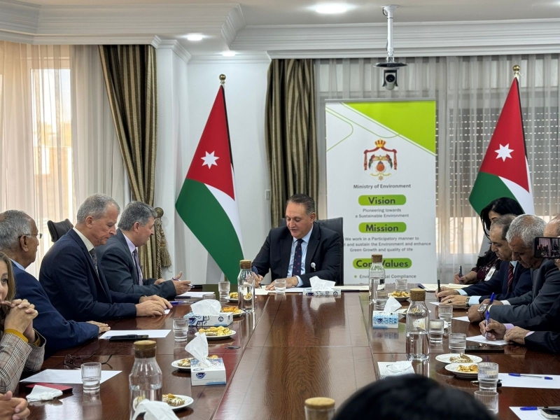 وزير البيئة يناقش آفاق التعاون مع جمعية عون الثقافية