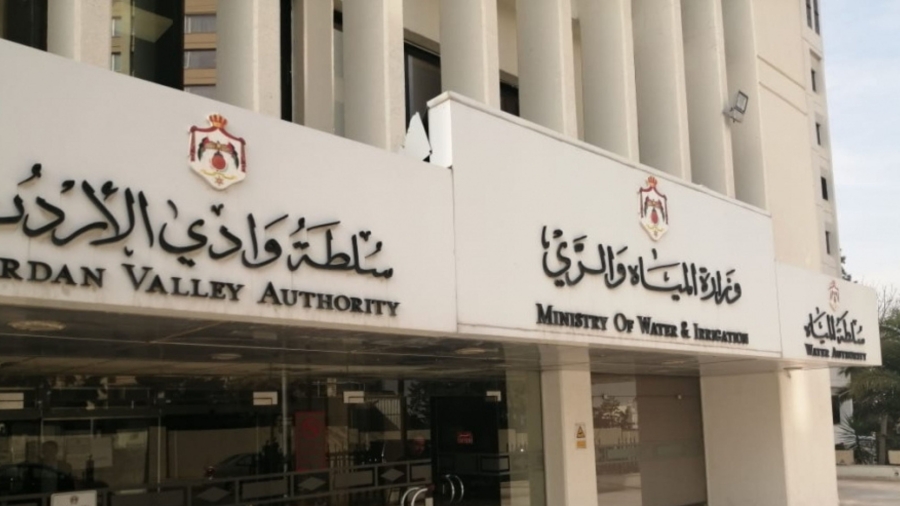 وزارة المياه تضبط اعتداءات على خط رئيسي في عين الباشا وتحيل المخالفين للقضاء