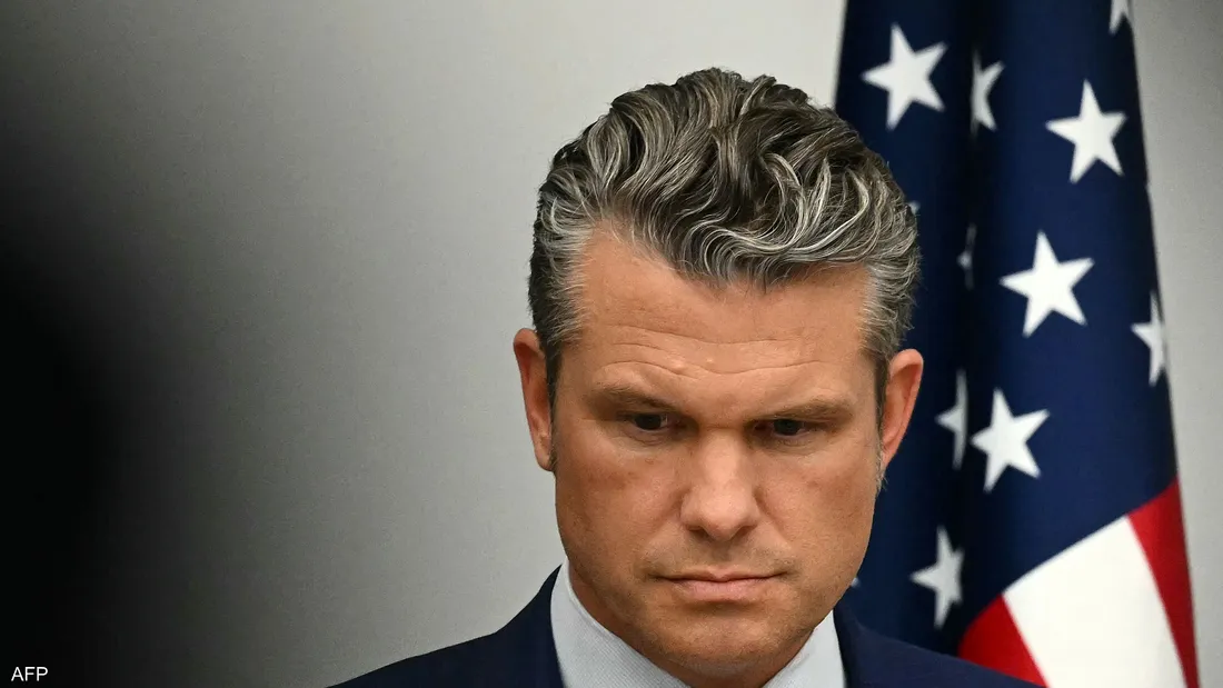 هبوط اضطراري لطائرة وزير الدفاع الأميركي في بريطانيا