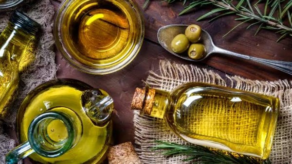 أخطاء شائعة في تخزين زيت الزيتون تفسده وتقلل فوائده.. الطريقة الصح