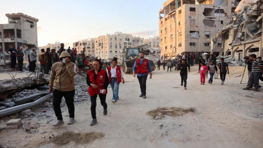 صحة غزة تتسلم جثامين 15 فلسطينيا من الصليب الأحمر