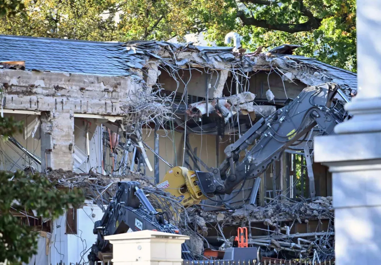 بدء أعمال هدم جزء من البيت الأبيض لبناء قاعة رقص