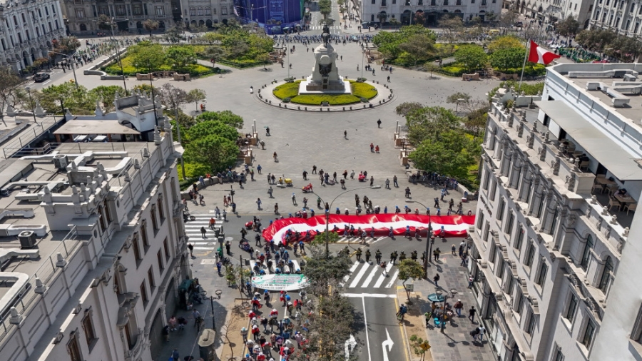 رئيس البيرو يعلن حال الطوارئ في ليما للتصدي لموجة أعمال عنف