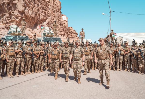 بالصور...ولي العهد يتابع تمرينا تعبويا لكتيبة التدخل السريع