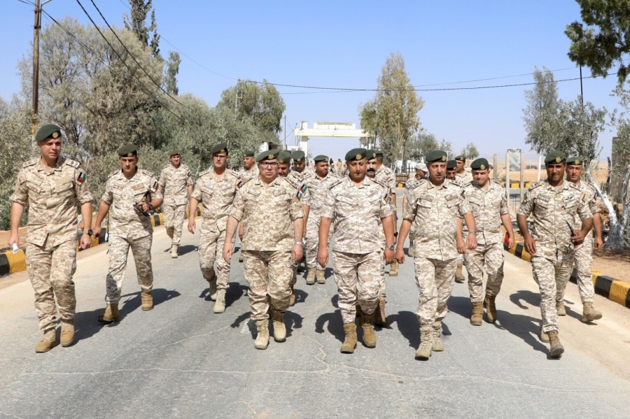 المساعد للتخطيط والتنظيم والموارد الدفاعية يفتتح مبانٍ جديدة بمجموعة المهن والأشغال العسكرية