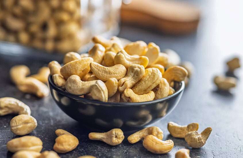 دراسة: تناول الكاجو بانتظام يعزز صحة المراهقين المصابين بالسمنة