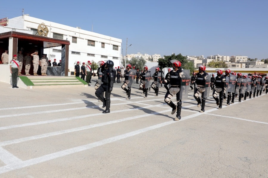 اختتام عدد من دورات مكافحة وفض الشغب بقيادة الشرطة العسكرية