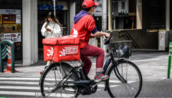 ياباني يحتال على تطبيق توصيل ويحصل على 1000 وجبة مجانية