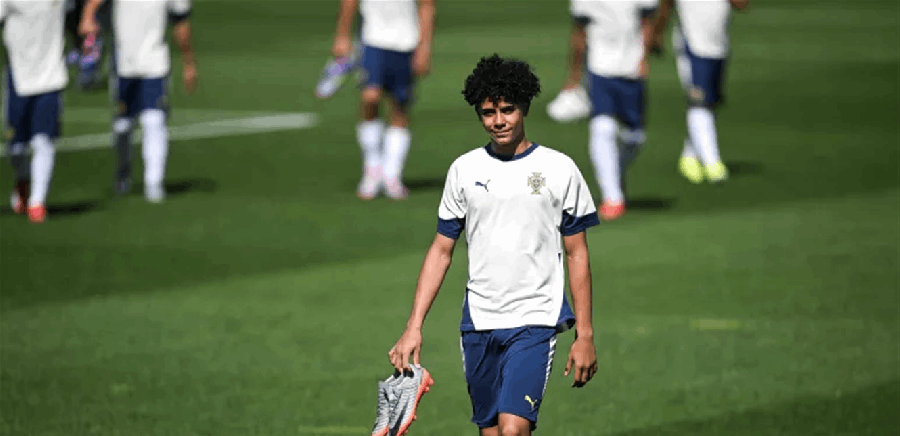 نجل رونالدو بقميص البرتغال.. هل نراه بجوار والده يوماً ما؟