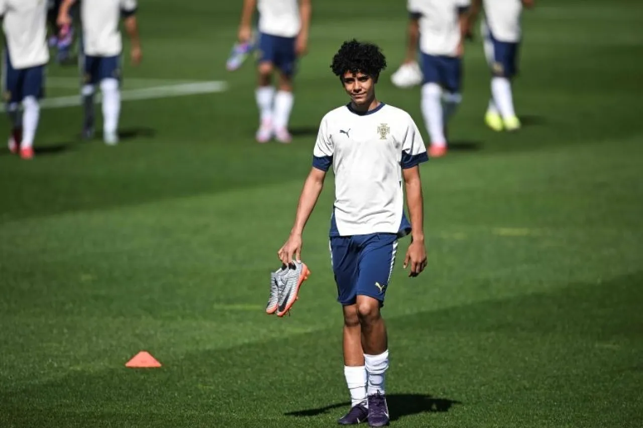 نجل رونالدو يثبت نفسه مع البرتغال.. فهل يلعبان سويا يوما ما؟