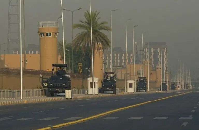 السفارة الأمريكية تنفذ تفجيراً مسيطراً بمطار بغداد