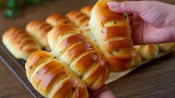 بمذاق مختلف .. طريقة تحضير فطائر السبانخ