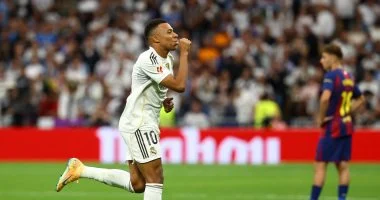 لا يمكن إيقافه.. كيف تحول مبابى إلى كابوس برشلونة؟