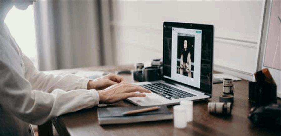 تجرية بائسة .. شاب ترك وظيفة براتب 100 ألف دولار سنويا