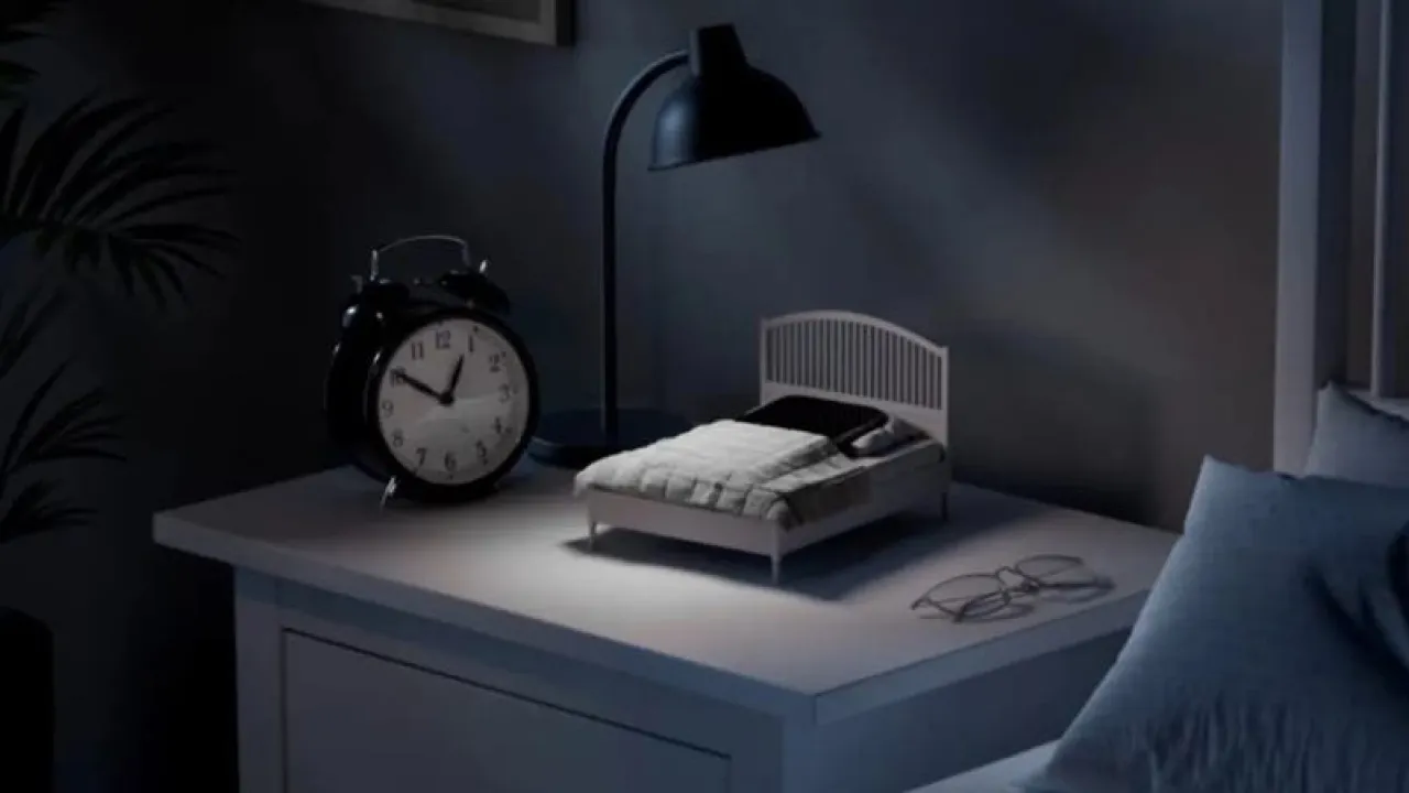 ابتكار غريب من إيكيا.. سرير صغير لهاتفك الذكي يساعدك على النوم