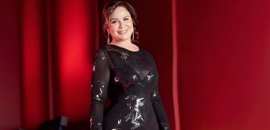 مرة جديدة… إلهام شاهين ترد على أزمة تطاير فستانها على الريد كاربت