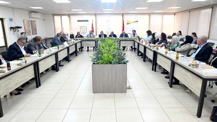 جلسة نقاشية بشأن دعم المرأة