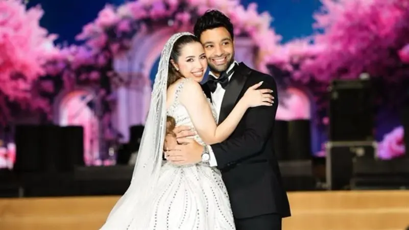 بينها منة شلبي.. 5 زيجات بالوسط الفني المصري في أسبوع