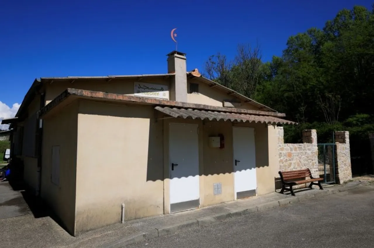 تهديدات جديدة لمسجد في فرنسا سبق أن أحرق قبل 8 أشهر