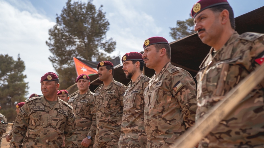 ولي العهد يتابع التمرين النهائي لدورة القوات الخاصة