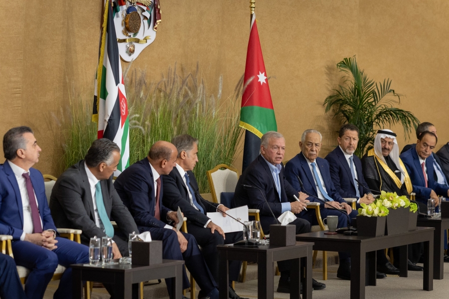 الملك يلتقي وجهاء وممثلين عن أبناء وبنات الكرك ويؤكد أهمية مواصلة الحكومة تنفيذ مشاريعها بالمحافظة