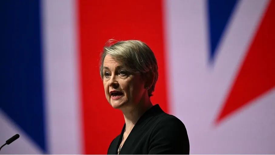 وزيرة الخارجية البريطانية: أهالي غزة لا يمكنهم الانتظار للحصول على معونات