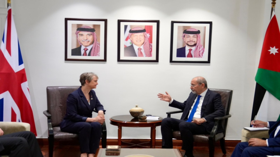 الصفدي وكوبر يبحثان تعزيز التعاون الأردنيالبريطاني وجهود استقرار غزة والمنطقة