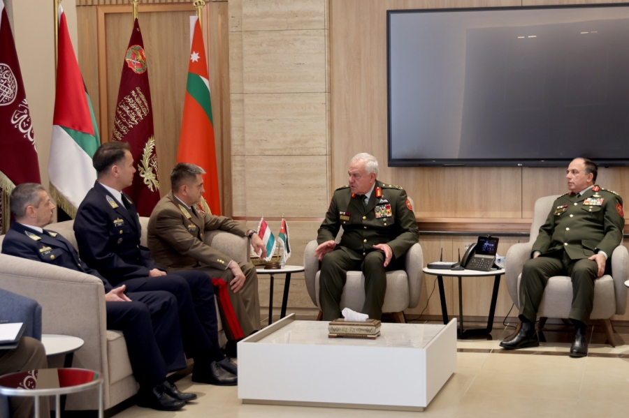 الحنيطي يستقبل رئيس دفاع قوات الدفاع الهنغارية