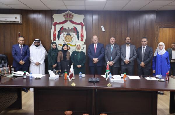 رئيس هيئة الاعتماد يبحث مع وفد قطري تعزيز التعاون المشترك